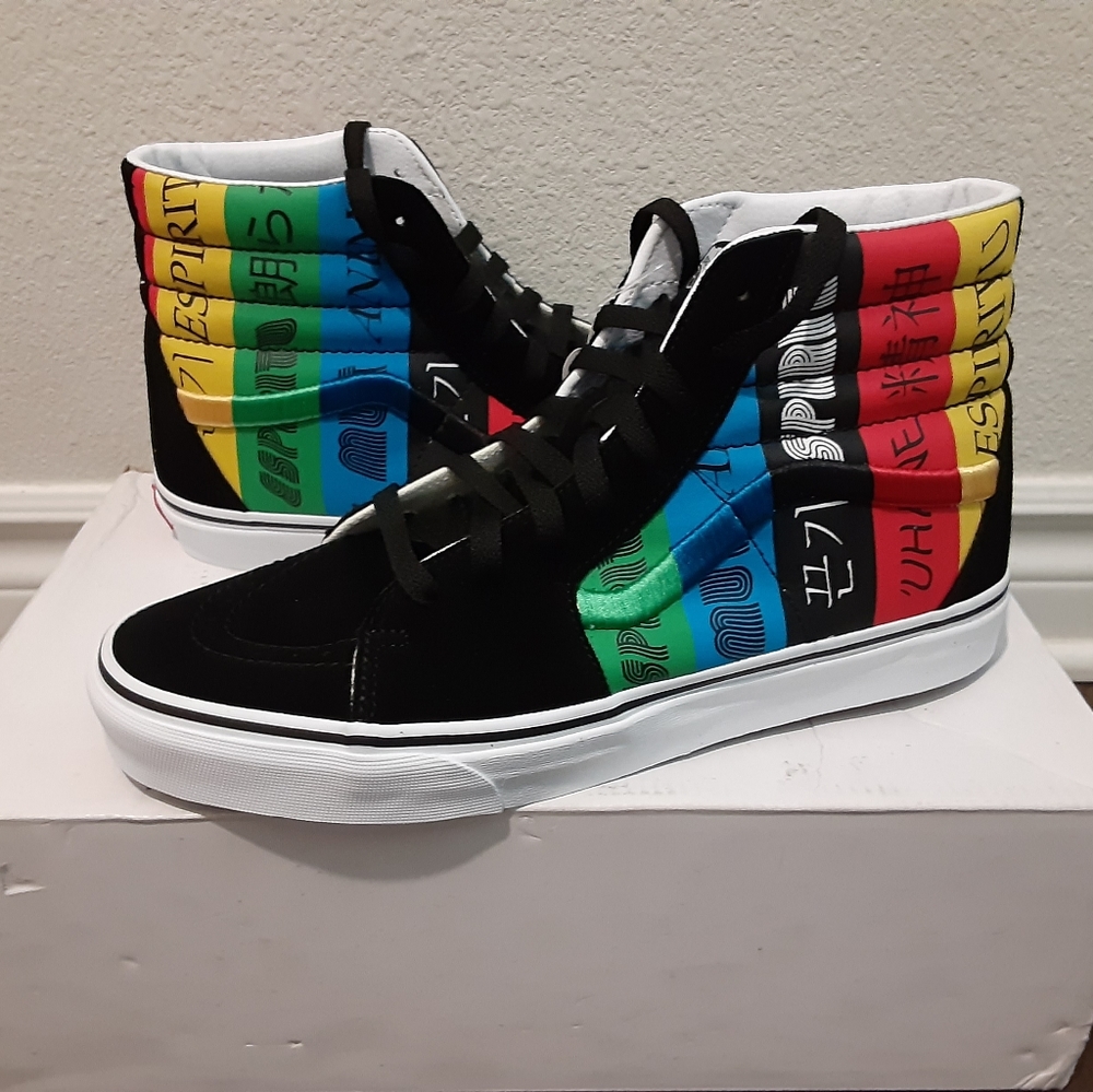 Vans - Picture 1 of 4